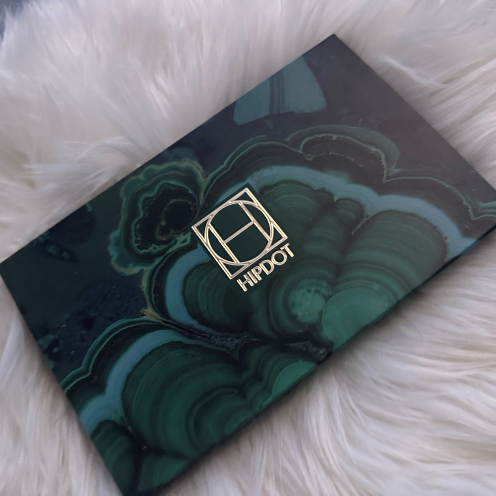 NEW• HIPDOT• Gorgeous Glam Cenote Eyeshadow Palette